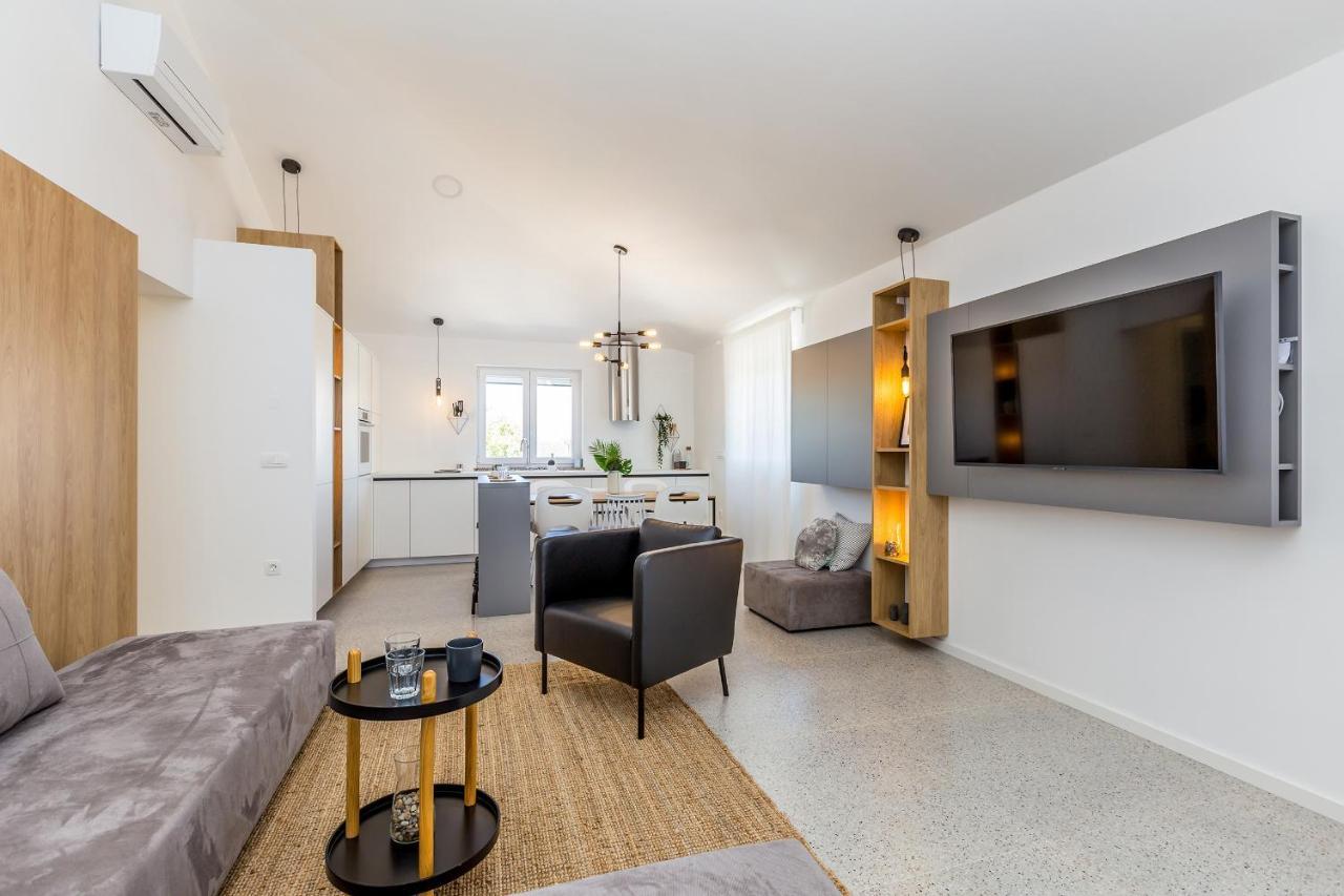 Apartment Laurus Salatic Exterior photo